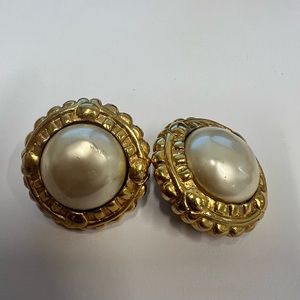 CHANEL Vintage Pearl Earrings